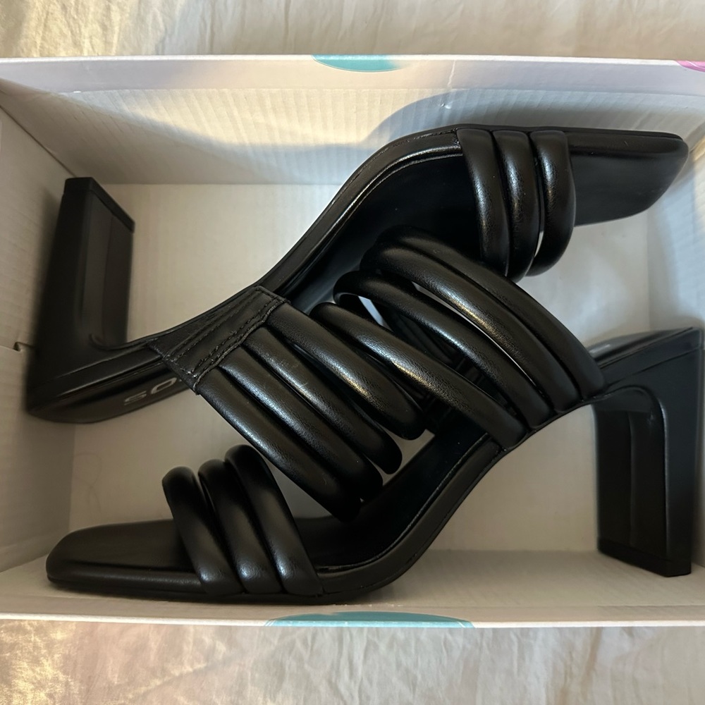 Black low heeled sandals